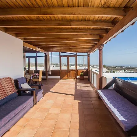 Elegancia Villa Macher